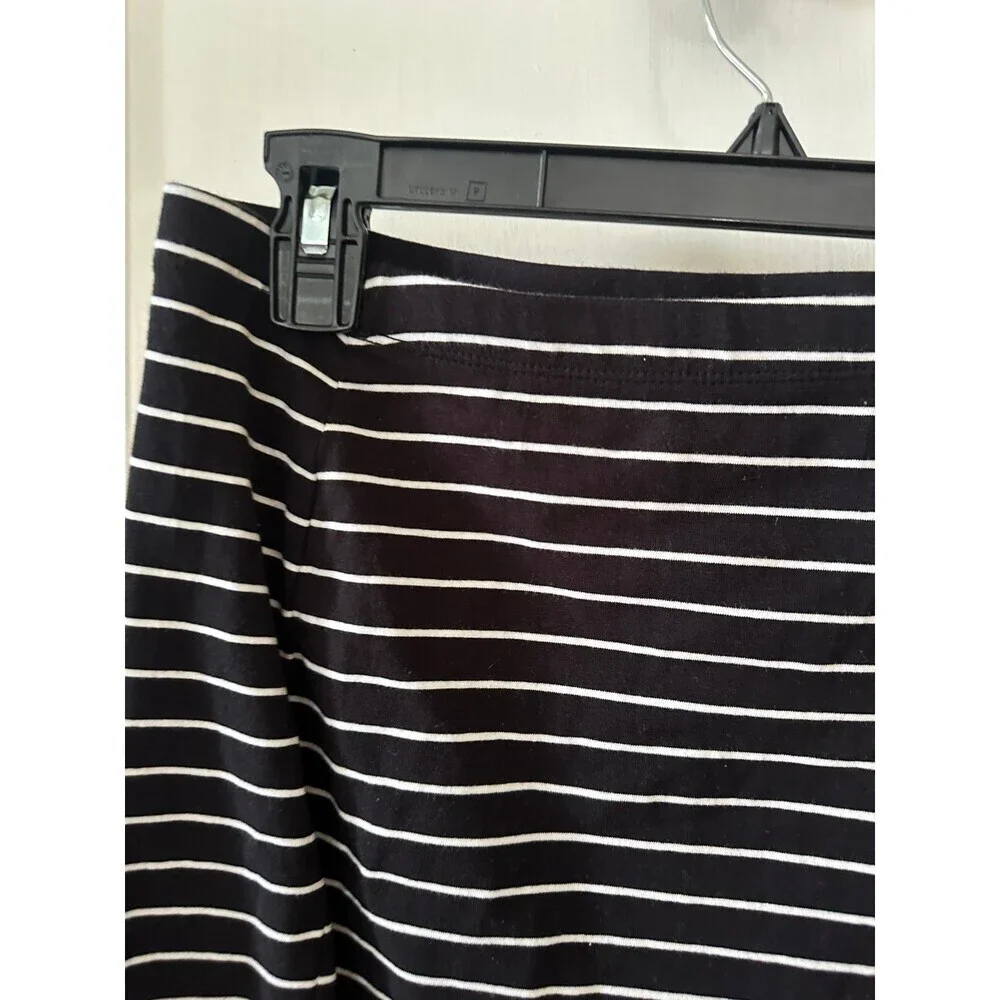 Women’s size x-large black and white striped skirt